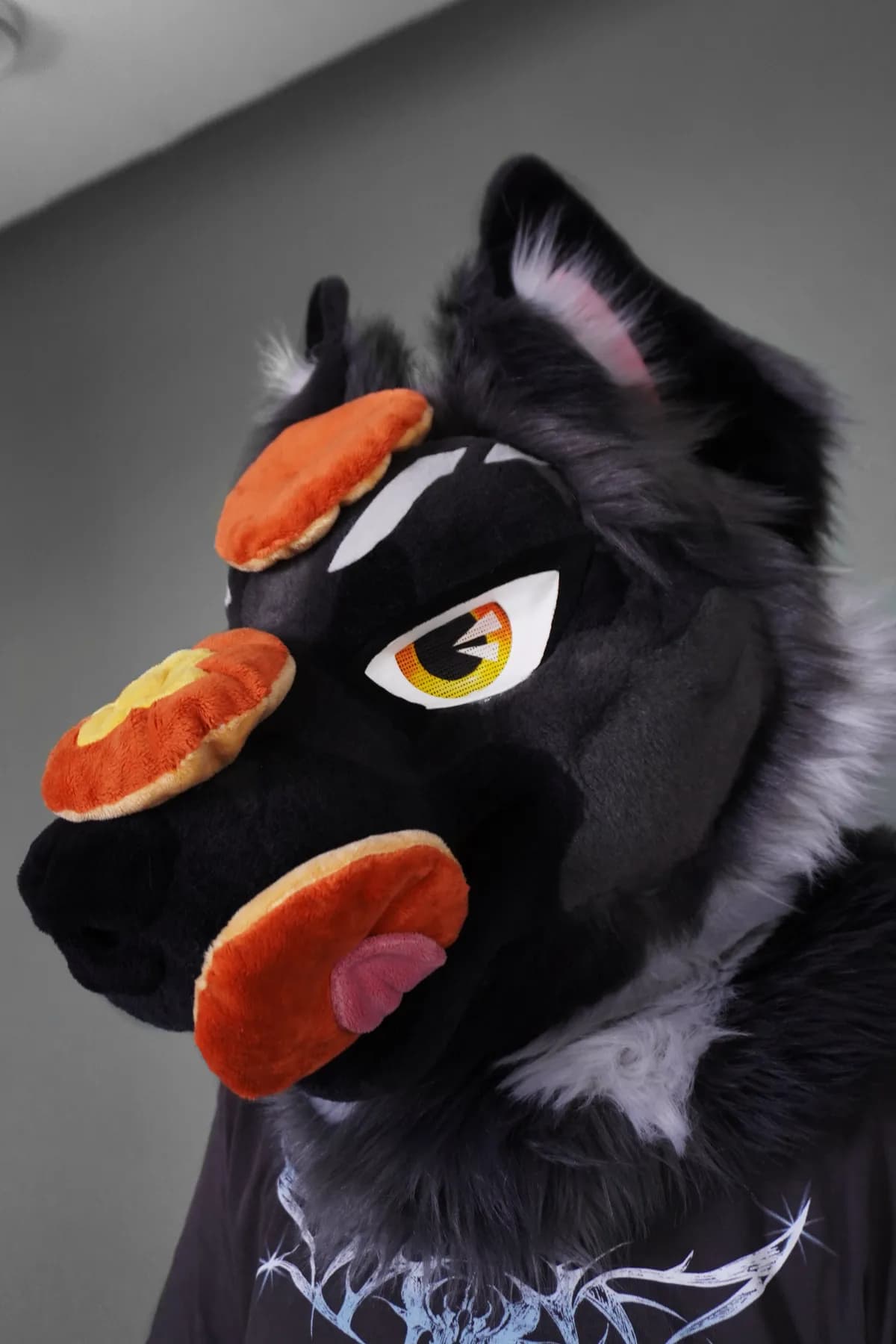 Kuro, a custom fursuit by Chilli Tiger Creations, photo 10 of 15